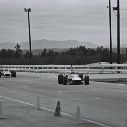 Dans la ligne droite des stands du
Riverside International Raceway
© D. Friedman